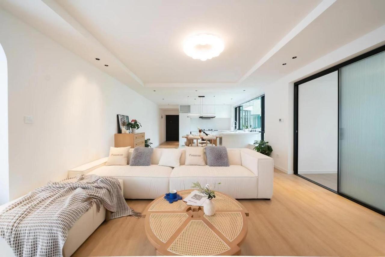 Apartment Eastern Hub - Zhongshan Park Branch Three Bedroom Bright French Windows, Open Kitchen In Downtown Area *