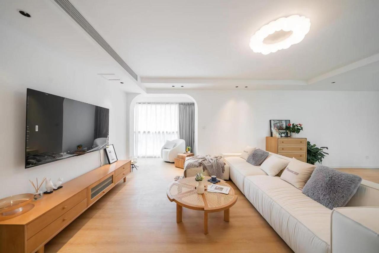 Eastern Hub - Zhongshan Park Branch Three Bedroom Bright French Windows, Open Kitchen In Downtown Area *