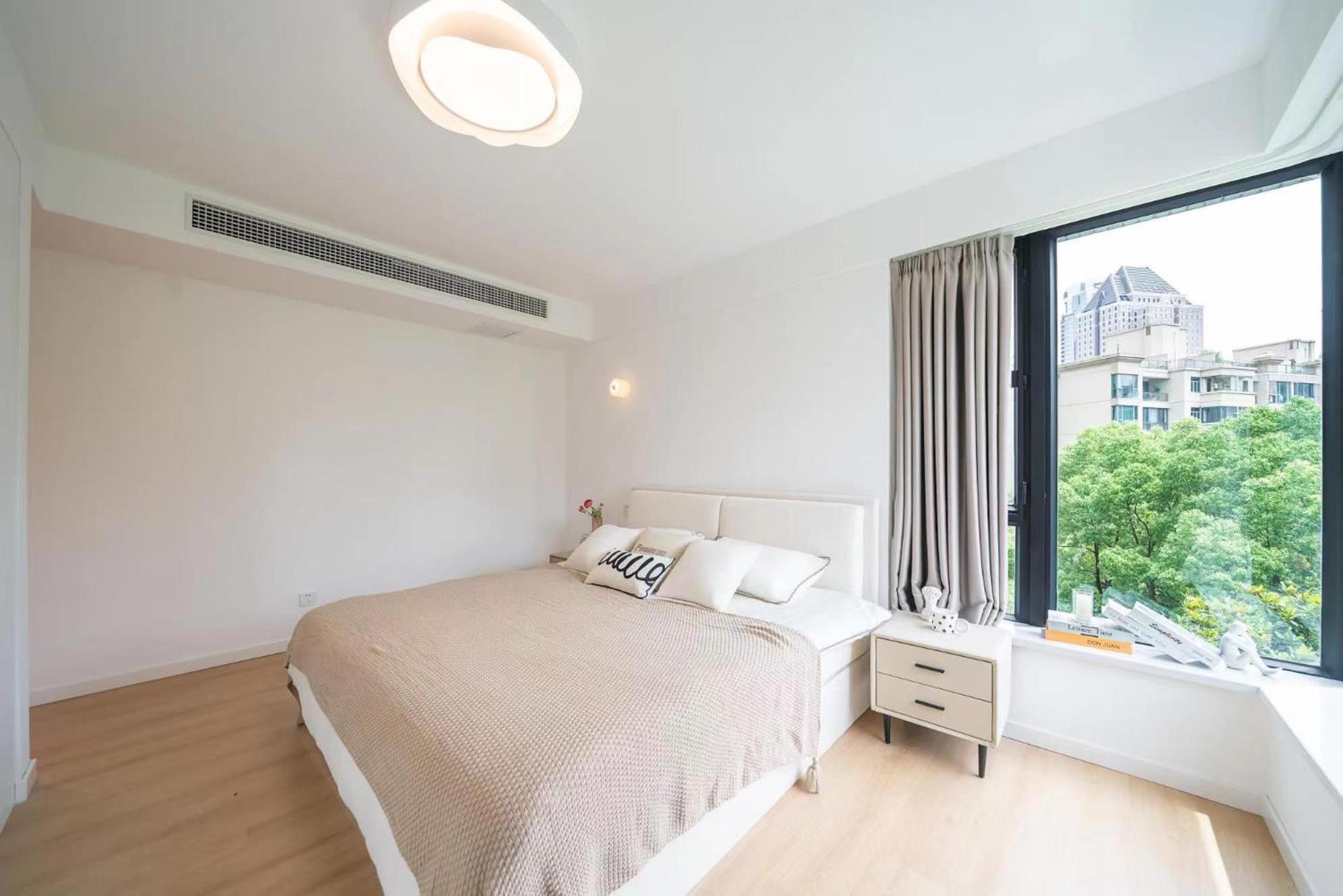 Eastern Hub - Zhongshan Park Branch Three Bedroom Bright French Windows, Open Kitchen In Downtown Area Apartment